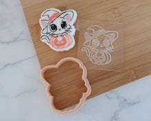 Load image into Gallery viewer, Pumpkin Cat Cookie Embosser / Cutter - Made in the UK with Love from House of Toot Sweet - Just £6.50! Shop now at House of Toot Sweet