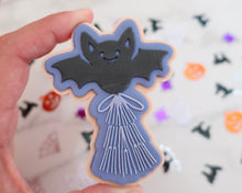 Load image into Gallery viewer, Bat Balloon with Tassels Embosser / Cutter - Made in the UK with Love from House of Toot Sweet - Just £6! Shop now at House of Toot Sweet