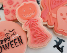 Load image into Gallery viewer, Pumpkin Balloon with Tassels Embosser / Cutter - Made in the UK with Love from House of Toot Sweet - Just £6! Shop now at House of Toot Sweet