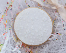 Load image into Gallery viewer, Ditsy Floral Pattern Texture Fondant Embosser - Made in the UK with Love from House of Toot Sweet - Just £7! Shop now at House of Toot Sweet