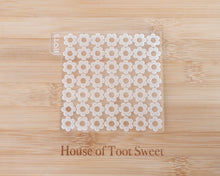Load image into Gallery viewer, Daisy Pattern Texture Fondant Embosser - Made in the UK with Love from House of Toot Sweet - Just £7! Shop now at House of Toot Sweet