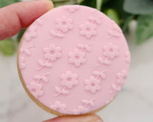 Load image into Gallery viewer, Flower Pattern Texture Fondant Embosser - Made in the UK with Love from House of Toot Sweet - Just £7! Shop now at House of Toot Sweet