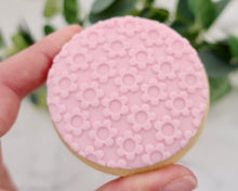 Load image into Gallery viewer, Daisy Pattern Texture Fondant Embosser - Made in the UK with Love from House of Toot Sweet - Just £7! Shop now at House of Toot Sweet
