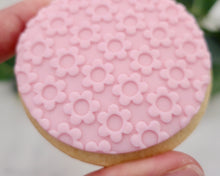 Load image into Gallery viewer, Daisy Pattern Texture Fondant Embosser - Made in the UK with Love from House of Toot Sweet - Just £7! Shop now at House of Toot Sweet