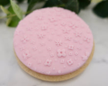 Load image into Gallery viewer, Ditsy Floral Pattern Texture Fondant Embosser - Made in the UK with Love from House of Toot Sweet - Just £7! Shop now at House of Toot Sweet