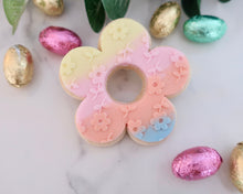 Load image into Gallery viewer, Flower Pattern Texture Fondant Embosser - Made in the UK with Love from House of Toot Sweet - Just £7! Shop now at House of Toot Sweet