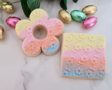 Load image into Gallery viewer, Flower Pattern Texture Fondant Embosser - Made in the UK with Love from House of Toot Sweet - Just £7! Shop now at House of Toot Sweet