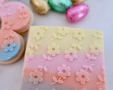 Load image into Gallery viewer, Flower Pattern Texture Fondant Embosser - Made in the UK with Love from House of Toot Sweet - Just £7! Shop now at House of Toot Sweet