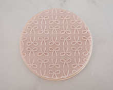 Load image into Gallery viewer, Bows Texture Fondant Embosser - Made in the UK with Love from House of Toot Sweet - Just £7! Shop now at House of Toot Sweet