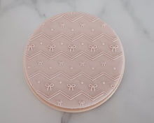 Load image into Gallery viewer, Zig Zag Bows Texture Fondant Embosser - Made in the UK with Love from House of Toot Sweet - Just £7! Shop now at House of Toot Sweet