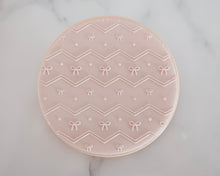 Load image into Gallery viewer, Zig Zag Bows Texture Fondant Embosser - Made in the UK with Love from House of Toot Sweet - Just £7! Shop now at House of Toot Sweet