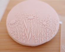 Load image into Gallery viewer, Wildflower Daisies Fondant Embosser - Made in the UK with Love from House of Toot Sweet - Just £7! Shop now at House of Toot Sweet