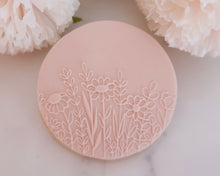 Load image into Gallery viewer, Wildflower Daisies Fondant Embosser - Made in the UK with Love from House of Toot Sweet - Just £7! Shop now at House of Toot Sweet
