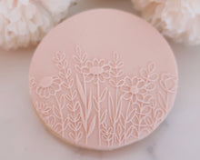 Load image into Gallery viewer, Wildflower Daisies Fondant Embosser - Made in the UK with Love from House of Toot Sweet - Just £7! Shop now at House of Toot Sweet