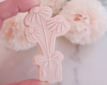 Load image into Gallery viewer, Daisy Bouquet Fondant Embosser / Cutter - Made in the UK with Love from House of Toot Sweet - Just £6.50! Shop now at House of Toot Sweet
