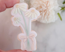 Load image into Gallery viewer, Daisy Bouquet Fondant Embosser / Cutter - Made in the UK with Love from House of Toot Sweet - Just £6.50! Shop now at House of Toot Sweet