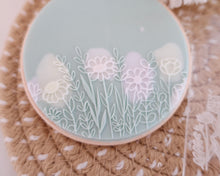 Load image into Gallery viewer, Wildflower Daisies Fondant Embosser - Made in the UK with Love from House of Toot Sweet - Just £7! Shop now at House of Toot Sweet