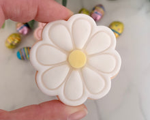 Load image into Gallery viewer, Daisy Flower Fondant Stamp & Cookie cutter