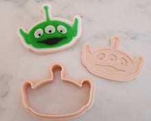 Load image into Gallery viewer, Alien Head Fondant Pop Embosser and Cutter