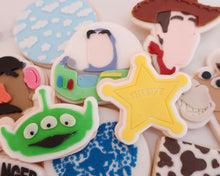 Load image into Gallery viewer, Alien Head Fondant Pop Embosser and Cutter