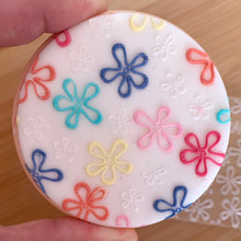Load image into Gallery viewer, Cartoon Style Flower Cloud Fondant Texture Embosser