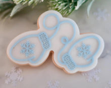 Load image into Gallery viewer, Wool Mittens Embosser and Cutter - Made in the UK with Love from House of Toot Sweet - Just £6! Shop now at House of Toot Sweet