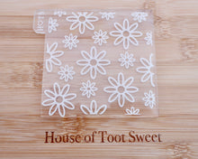 Load image into Gallery viewer, Daisy Flower Texture Embosser - Made in the UK with Love from House of Toot Sweet - Just £7! Shop now at House of Toot Sweet