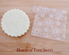 Load image into Gallery viewer, Daisy Flower Texture Embosser - Made in the UK with Love from House of Toot Sweet - Just £7! Shop now at House of Toot Sweet