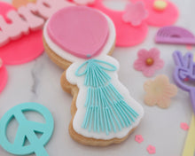 Load image into Gallery viewer, Balloon with Tassles Embosser / Cutter - Made in the UK with Love from House of Toot Sweet - Just £6! Shop now at House of Toot Sweet