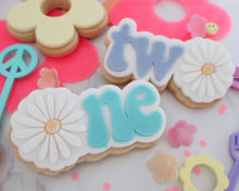 Load image into Gallery viewer, Daisy One Embosser / Cutter - Made in the UK with Love from House of Toot Sweet - Just £6! Shop now at House of Toot Sweet