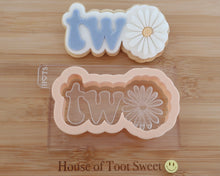Load image into Gallery viewer, Daisy Two Embosser / Cutter - Made in the UK with Love from House of Toot Sweet - Just £6! Shop now at House of Toot Sweet