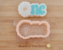 Load image into Gallery viewer, Daisy One Embosser / Cutter - Made in the UK with Love from House of Toot Sweet - Just £6! Shop now at House of Toot Sweet