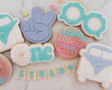 Load image into Gallery viewer, Daisy Glasses Embosser / Cutter - Made in the UK with Love from House of Toot Sweet - Just £7! Shop now at House of Toot Sweet