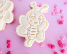 Load image into Gallery viewer, Cute Bee Stamp / Cutter - Made in the UK with Love from House of Toot Sweet - Just £5! Shop now at House of Toot Sweet