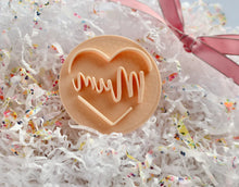 Load image into Gallery viewer, Mum Heart Stamp - Made in the UK with Love from House of Toot Sweet - Just £5! Shop now at House of Toot Sweet