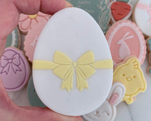 Load image into Gallery viewer, Ribbon Bow Fondant Embosser
