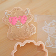 Load image into Gallery viewer, Highland Cow Fondant Embosser/ Cutter
