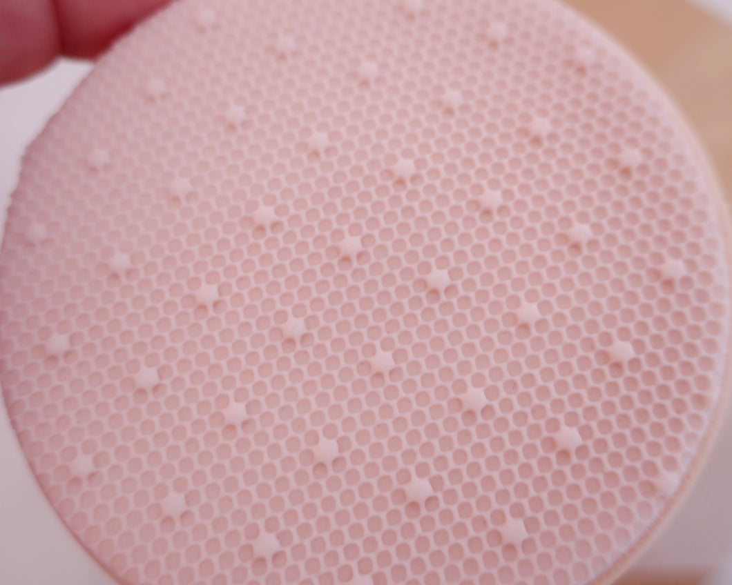 Dot Mesh Texture Fondant Embosser - Made in the UK with Love  from House of Toot Sweet - Just £7! Shop now at House of Toot Sweet