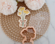 Load image into Gallery viewer, Daisy Bouquet Fondant Embosser / Cutter

