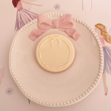 Load image into Gallery viewer, Ribbon Bow Border Fondant Embosser
