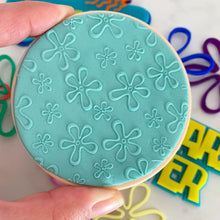 Load image into Gallery viewer, Cartoon Style Flower Cloud Fondant Texture Embosser
