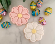 Load image into Gallery viewer, Daisy Flower Fondant Stamp &amp; Cookie cutter
