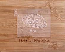 Load image into Gallery viewer, Handheld Fan Fondant Embosser and Cutter
