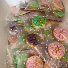 Load image into Gallery viewer, Daisy Flower Fondant Stamp &amp; Cookie cutter
